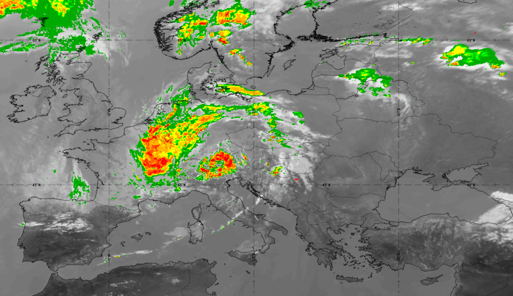Weather satellites support meteorologists in their daily work. These satellites also provided important weather data during the flood disaster in Rhineland-Palatinate and North Rhine-Westphalia in July 2021 (pictured). Currently, the satellites of the second Meteosat generation (MSG) are orbiting the Earth. The new Meteosat generation has undergone considerable technical development compared to its predecessor. For example, the satellites measure temperature and humidity on the ground and in the atmosphere. Meteorologists determine the wind speed at different altitudes from the movement of the clouds. © EUMETSAT
