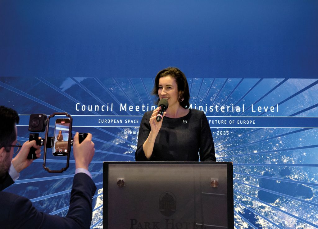 Dorothee Bär, Bundesministerin für Forschung, Technologie und Raumfahrt, hält eine Ansprache.